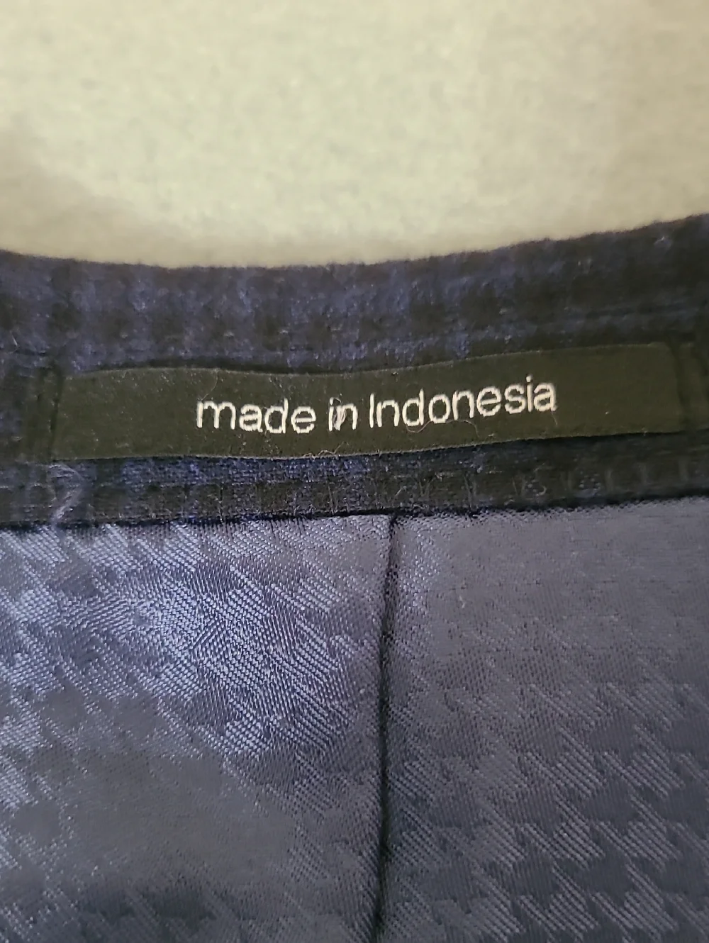 Bar III tailored two